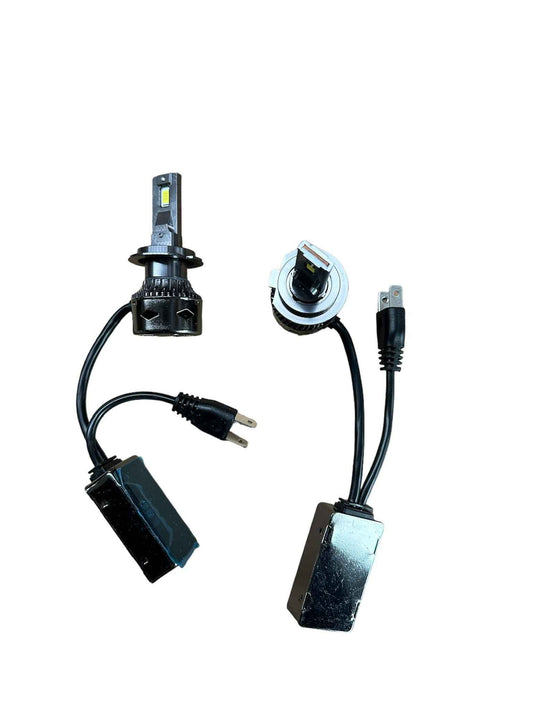 Set 2 becuri LED CANBUS auto cu ventilator, compatibilitate 95%, lumină albă 6000K, ideale pentru faruri H7, montaj rapid fără erori
